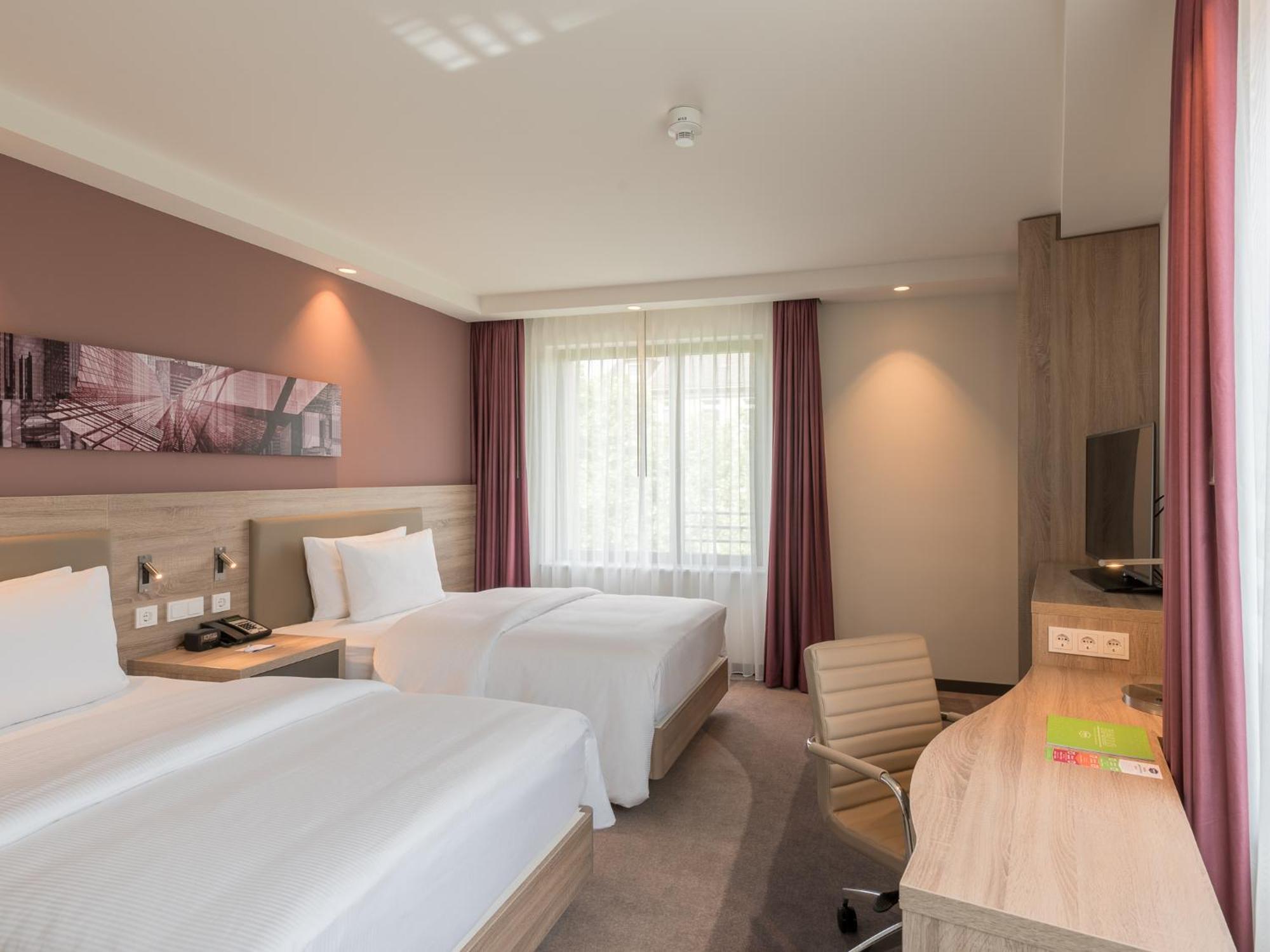 Hotel Hampton By Hilton Frankfurt Centre East 3*